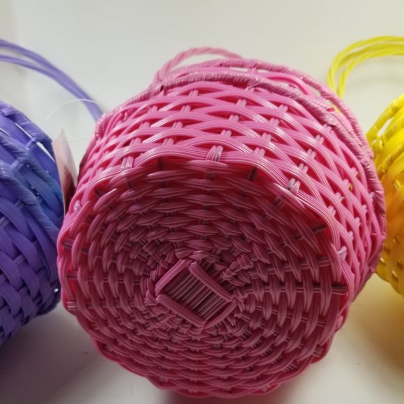 Set of 9 ester Basket's plastic and wire 6" bottom, 8 1/4" upper rim 12.5" Heigh - Picture 12 of 13